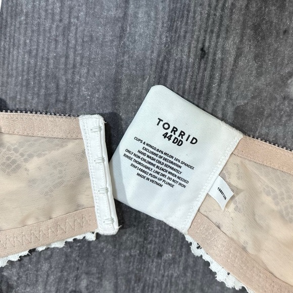 Torrid Ivory Lace Push-Up Plunge Bra [001] - Picture 7 of 7